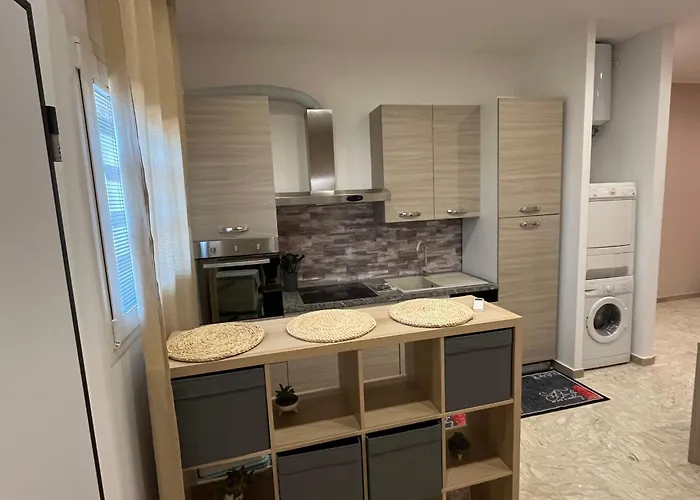 A Due Passi Dal Mare * بارليتا